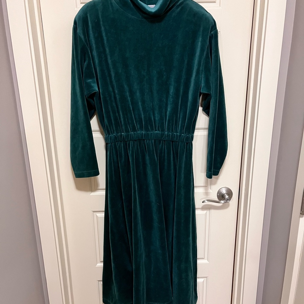Elegant Green Velvet Dress